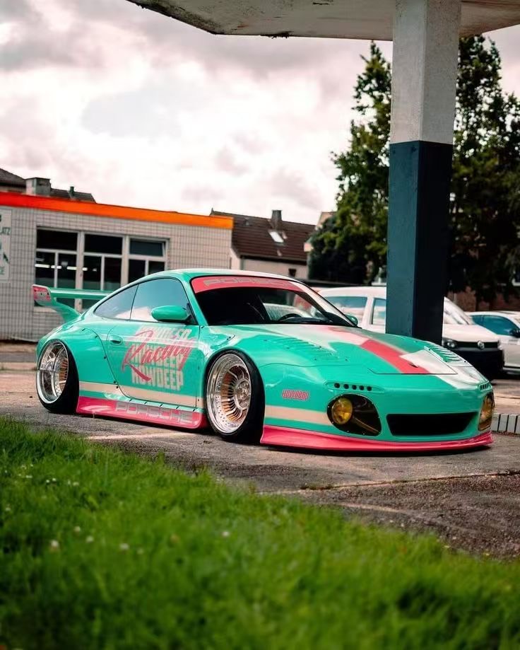 薄荷绿色 Porsche 车身视觉案例